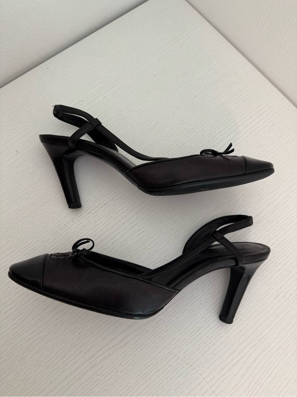 Chanel CC Logo Black Bow Patent Slingback Heels EU 37 Authentic Vintage Shoes - Picture 4 of 8